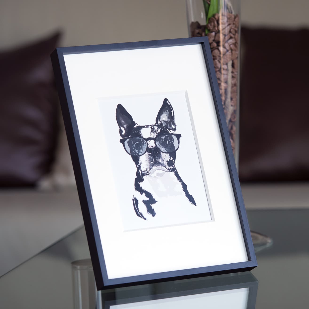 Gerahmter Boston-Terrier-Kunstdruck in einem ruhigen Zuhause
